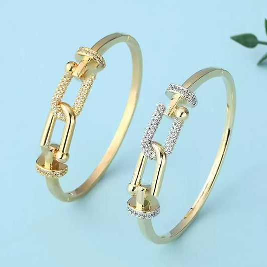 Close link bangle